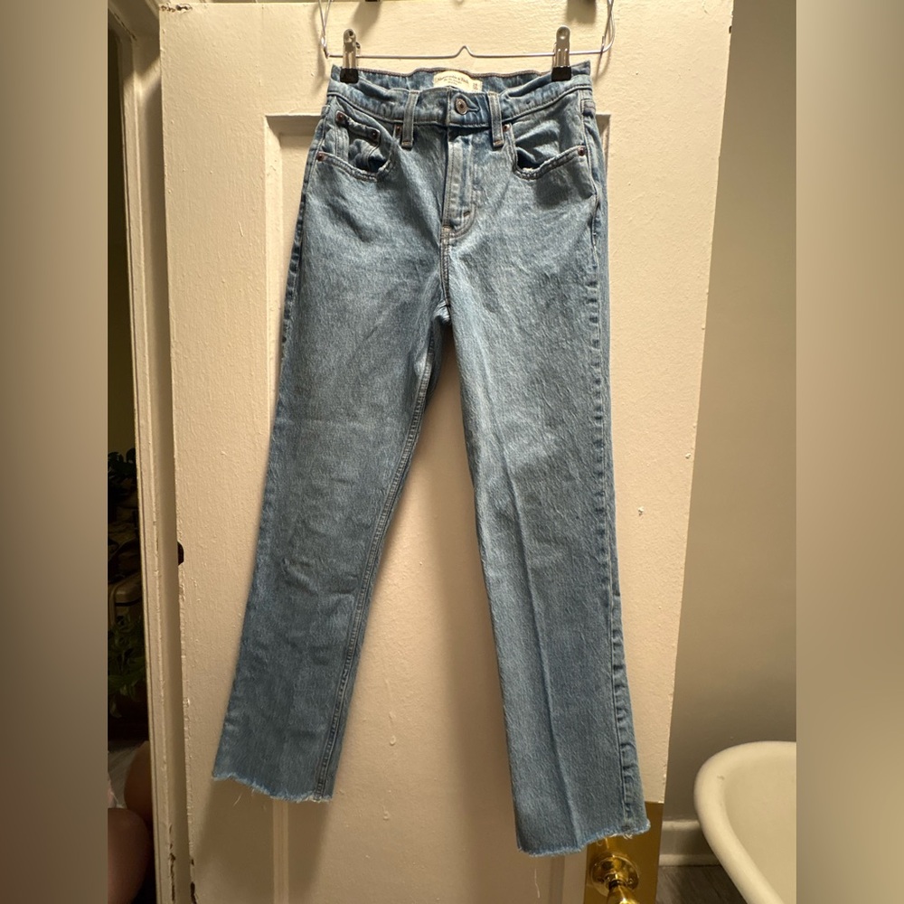 Abercrombie & Fitch Light Blue Curve Love Mid Rise 90s Straight Leg Jeans 24 - Picture 7 of 12